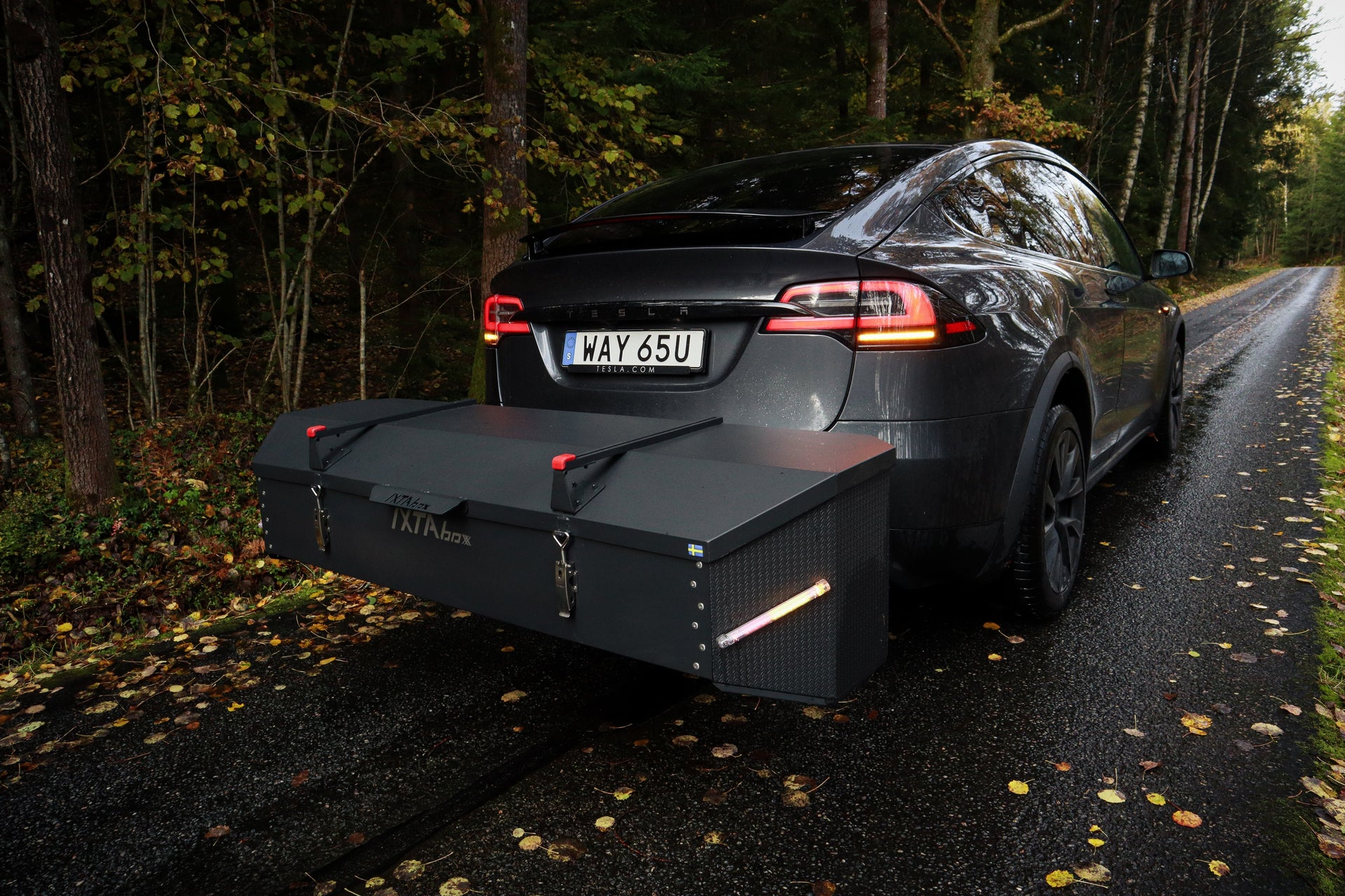 Tesla lastbox dragkrok – IXTAbox är den smarta lösningen för dig.