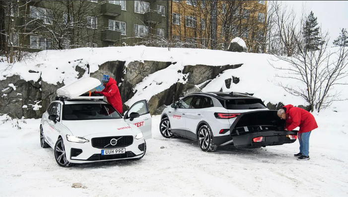 Dagens Nyheter - Takbox eller Bakbox - vilket är bäst på skidresan?