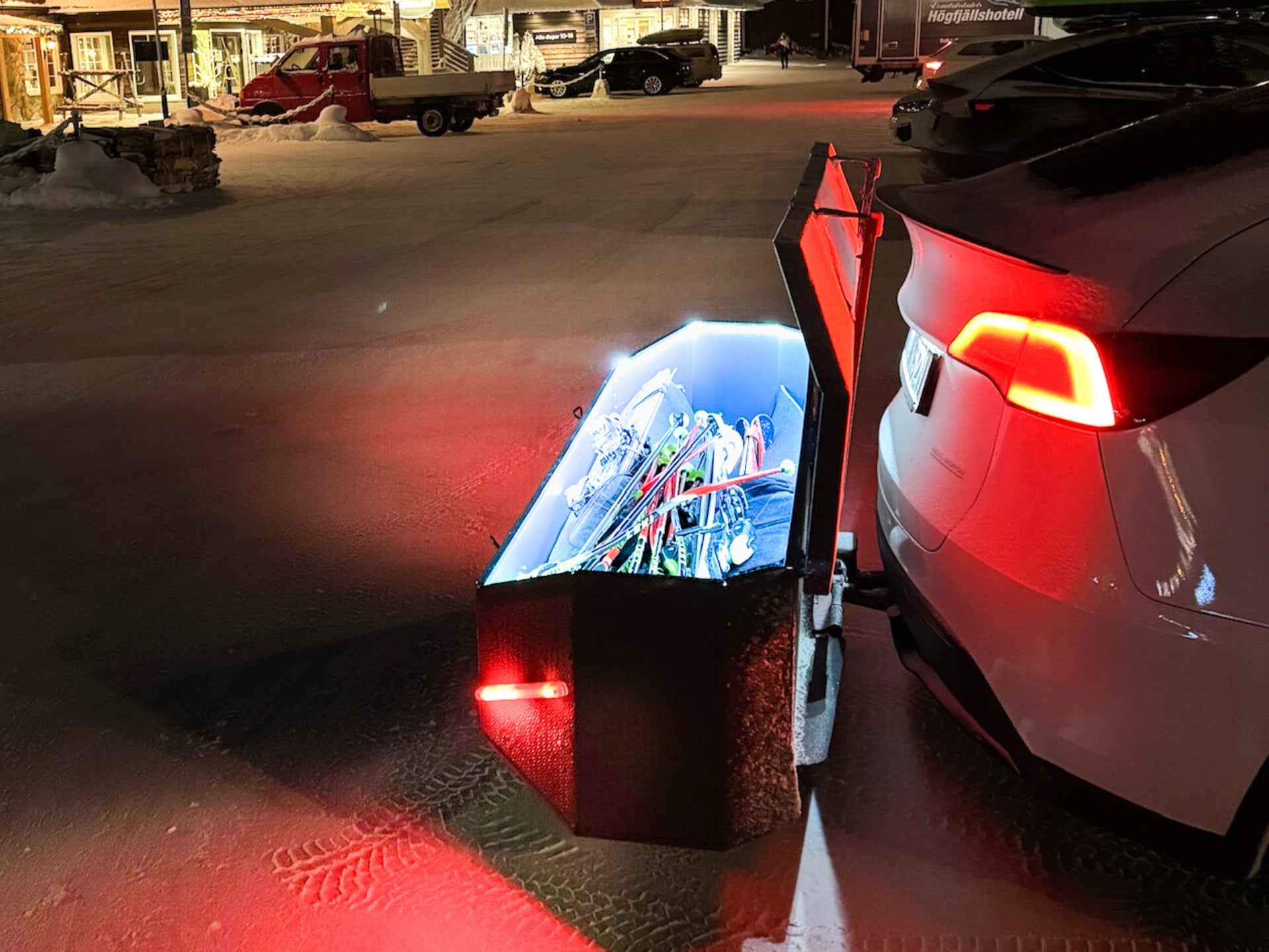 Bakbox Dragkrok: Varför IXTAbox Är Det Bästa Valet för Din Familj och Äventyr